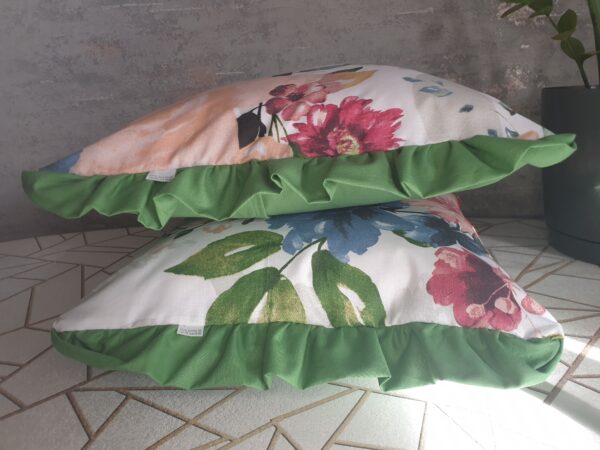 🌸Komplet 2 poszewek dekoracyjnych 40x40 cm z motywem kwiatowym i elegancką falbanką. Idealne do salonu, sypialni lub jako prezent.