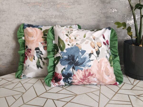 🌸Komplet 2 poszewek dekoracyjnych 40x40 cm z motywem kwiatowym i elegancką falbanką. Idealne do salonu, sypialni lub jako prezent.