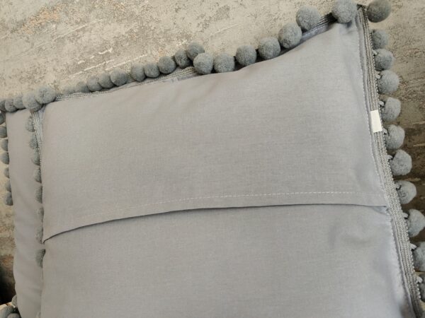 Komplet 2 szt poszewki 40x40 szare z pomponami 100% bawełna HandmadebyAmia