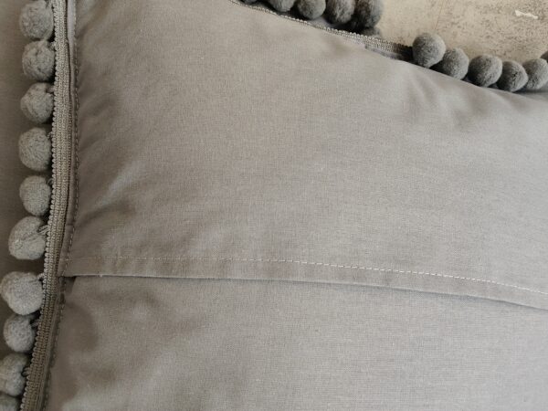 Komplet 2 szt poszewki 40x40 szare z pomponami 100% bawełna HandmadebyAmia