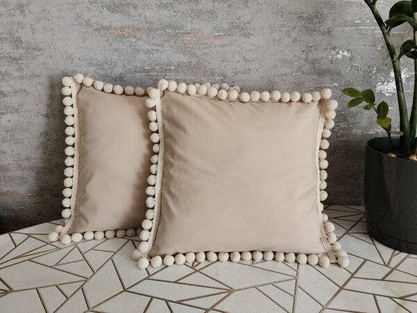 Komplet 2 szt poszewki 40x40 beżowe z pomponami 100% bawełna HandmadebyAmia