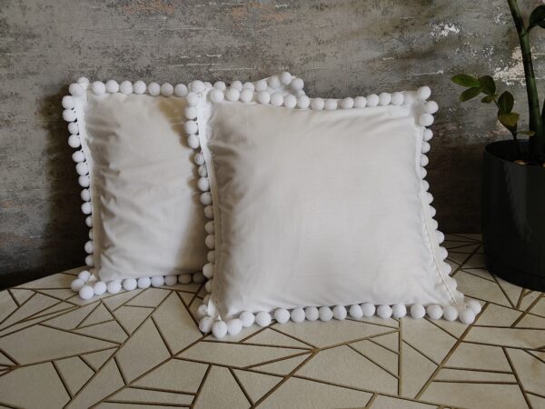 Komplet 2 szt poszewki 40x40 białe z pomponami 100% bawełna HandmadebyAmia