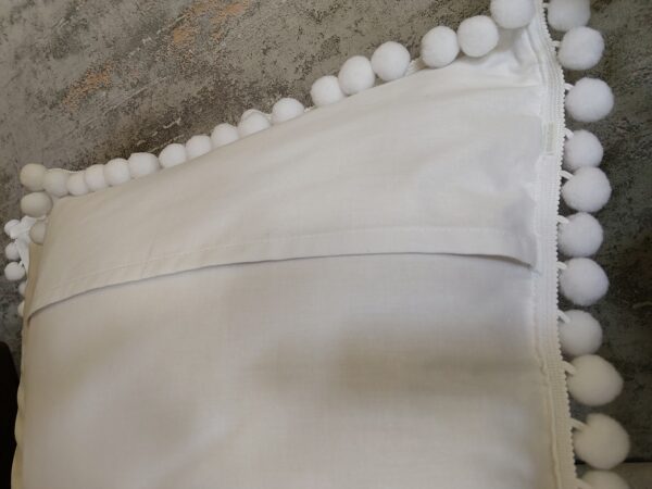 Komplet 2 szt poszewki 40x40 białe z pomponami 100% bawełna HandmadebyAmia