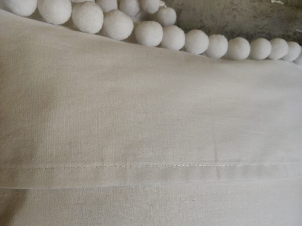 Komplet 2 szt poszewki 40x40 białe z pomponami 100% bawełna HandmadebyAmia