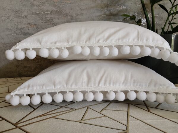 Komplet 2 szt poszewki 40x40 białe z pomponami 100% bawełna HandmadebyAmia