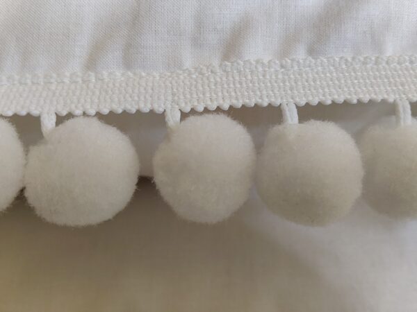 Komplet 2 szt poszewki 40x40 białe z pomponami 100% bawełna HandmadebyAmia