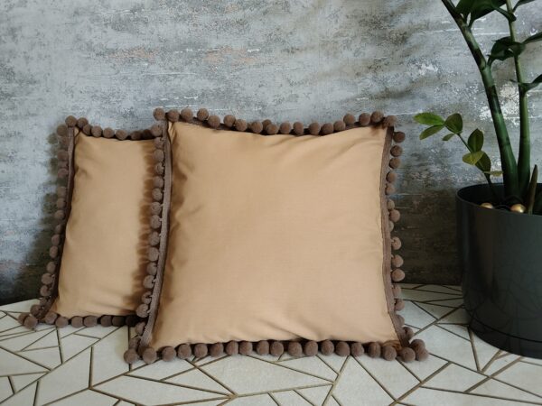 Komplet 2 szt poszewki 40x40 brązowe z pomponami 100% bawełna HandmadebyAmia