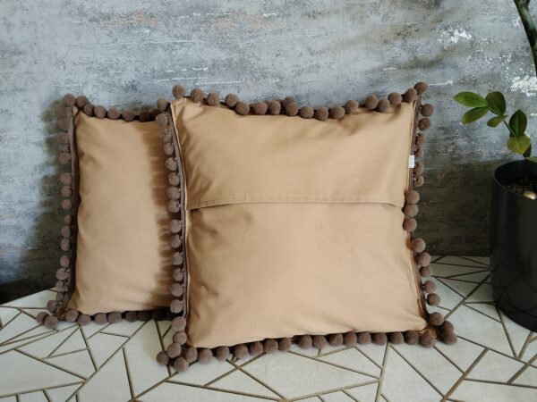 Komplet 2 szt poszewki 40x40 brązowe z pomponami 100% bawełna HandmadebyAmia