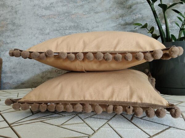 Komplet 2 szt poszewki 40x40 brązowe z pomponami 100% bawełna HandmadebyAmia