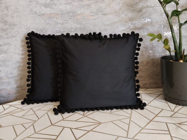 Komplet 2 szt poszewki 40x40 czarne z pomponami 100% bawełna HandmadebyAmia