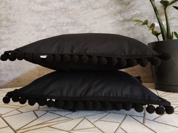 Komplet 2 szt poszewki 40x40 czarne z pomponami 100% bawełna HandmadebyAmia