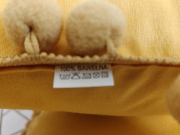 Komplet 2 szt poszewki 40x40 musztardowe z pomponami 100% bawełna HandmadebyAmia