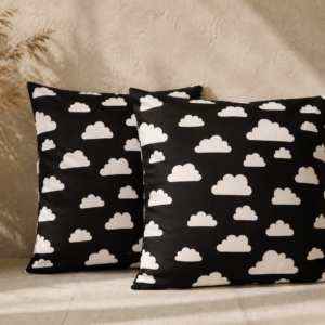 Poszewki 40x40 bawełna – białe chmurki na czarnym tle | HandmadebyAmia