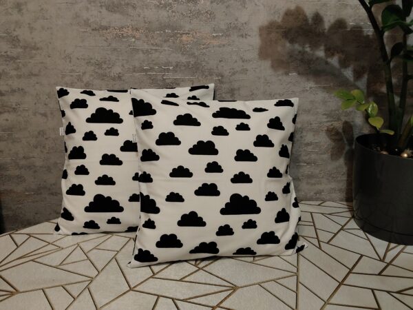 komplet 2 szt poszewki 40x40 cm czarne chmurki na białym tle skandynawski wzór 100% bawełna HandmadebyAmia