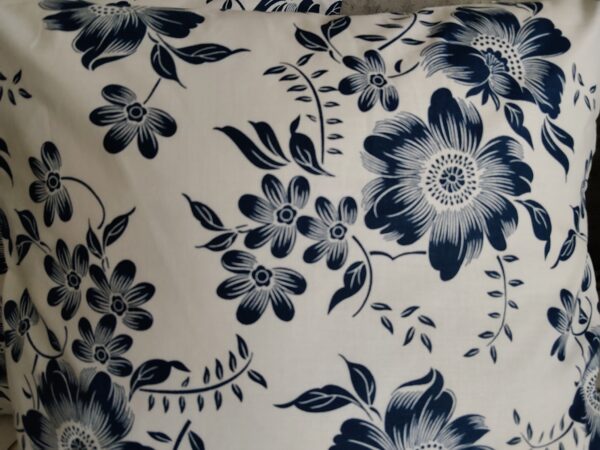 .💙💙Komplet 2 szt poszewki 40x40 cm granatowe kwiaty na białym tle eleganckie 100% bawełna HandmadebyAmia