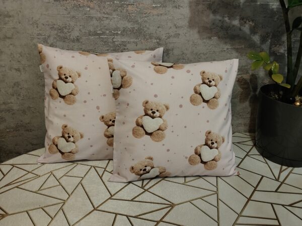 🧸🤍🤍🧸Komplet 2 szt poszewki 40x40 cm misie z serduszkiem różowe tło 100% bawełna HandmadebyAmia