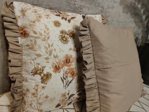 ❤️🤎🍂🏵️Komplet 2 szt poszewki 40x40 cm kwiaty złote brąz falbanka styl boho 100% bawełna HandmadebyAmia