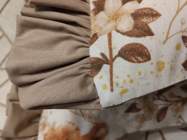 ❤️🤎🍂🏵️Komplet 2 szt poszewki 40x40 cm kwiaty złote brąz falbanka styl boho 100% bawełna HandmadebyAmia