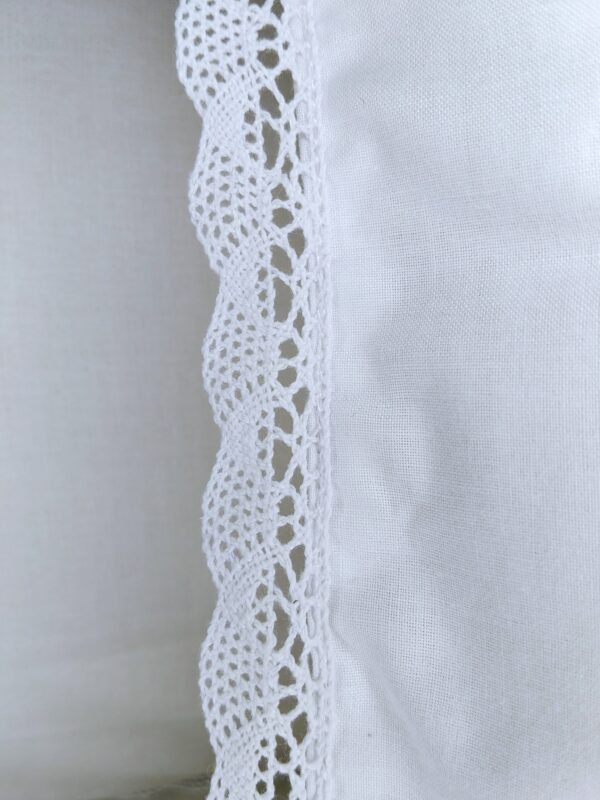 Komplet 2 szt poszewki 40x40 cm białe z koronką eleganckie boho 100% bawełna HandmadebyAmia