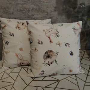 oplus_0 Poszewki 40x40 bawełna – leśne zwierzątka królik jeż | HandmadebyAmia