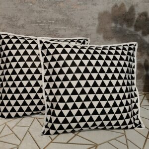 Poszewki 2 szt 40x40 cm czarno białe trójkąty z białą lamówką bawełna HandmadebyAmia