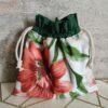 oplus_262176 Woreczek bawełniany dwustronny 24x23 cm, zielony z pomarańczowym kwiatem – Handmade by Amia
