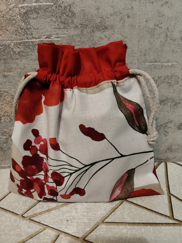 Woreczek bawełniany dwustronny 24x23 cm, czerwony z różą, wielofunkcyjny – Handmade by Amia