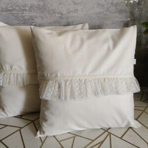 oplus_262144 2 szt poszewki 40x40 ecru kremowe z tiulową falbanką bawełna HandmadebyAmia