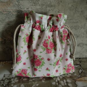 Woreczek bawełniany dwustronny 24x23 cm, różowy w różyczki, wielofunkcyjny – Handmade by Amia