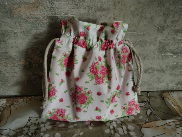 Woreczek bawełniany dwustronny 24x23 cm, różowy w różyczki, wielofunkcyjny – Handmade by Amia