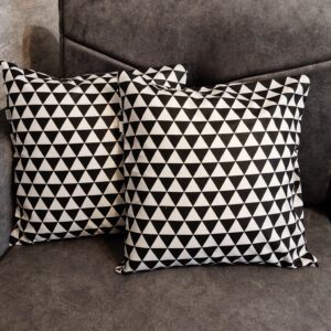 Poszewki 2 szt 40x40 cm czarno białe trójkąty  bawełna HandmadebyAmia